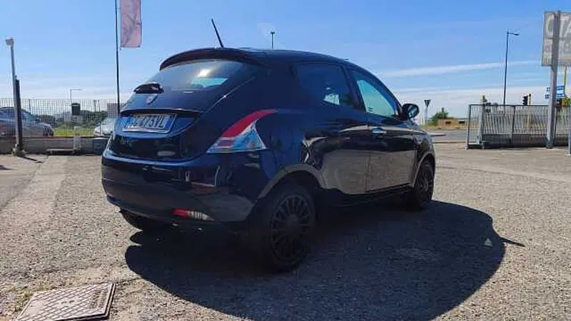 Lancia Ypsilon usata a Firenze (9)