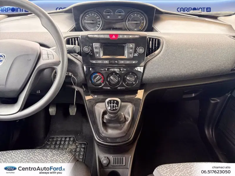 Lancia Ypsilon usata a Roma (11)
