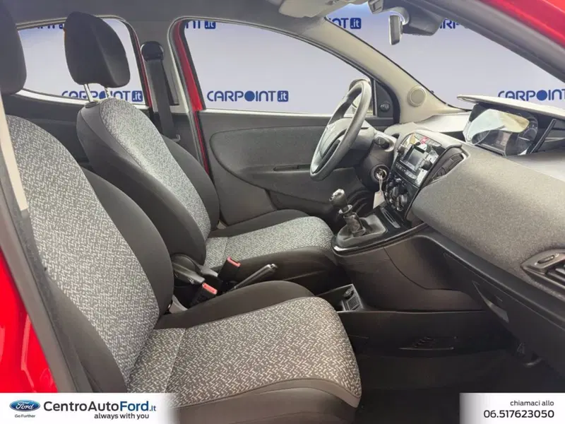 Lancia Ypsilon usata a Roma (15)