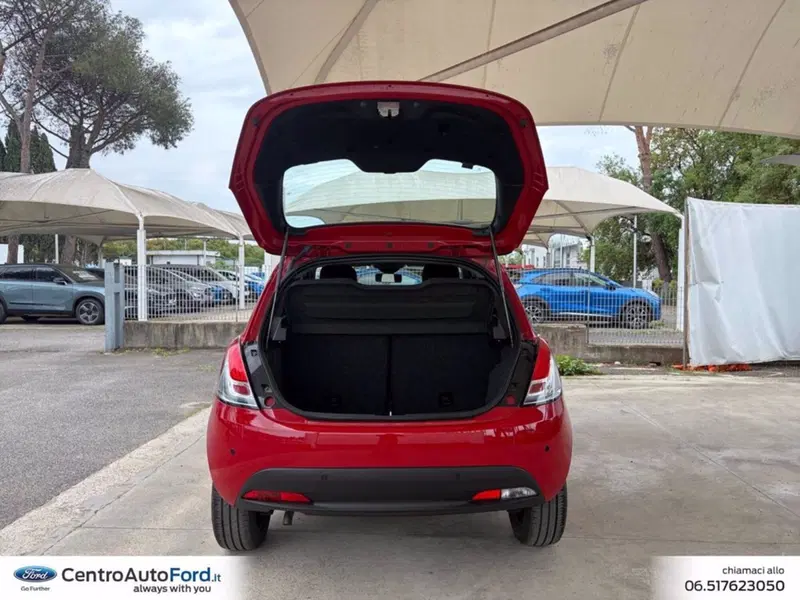 Lancia Ypsilon usata a Roma (17)
