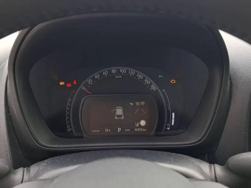 Toyota Aygo X usata a Torino (9)