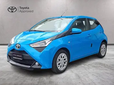 Toyota Aygo 1.0 VVT-i 72 CV 5 porte x-play del 2020 usata a Torino