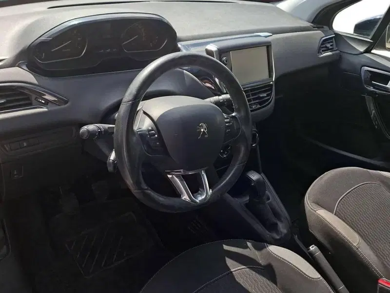 Peugeot 208 usata a Torino (11)