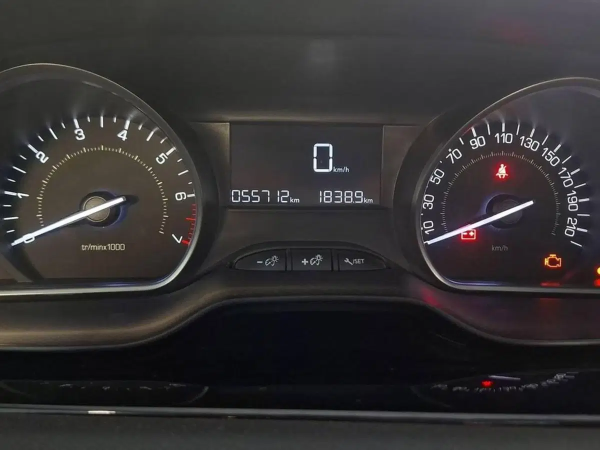 Peugeot 208 usata a Torino (8)