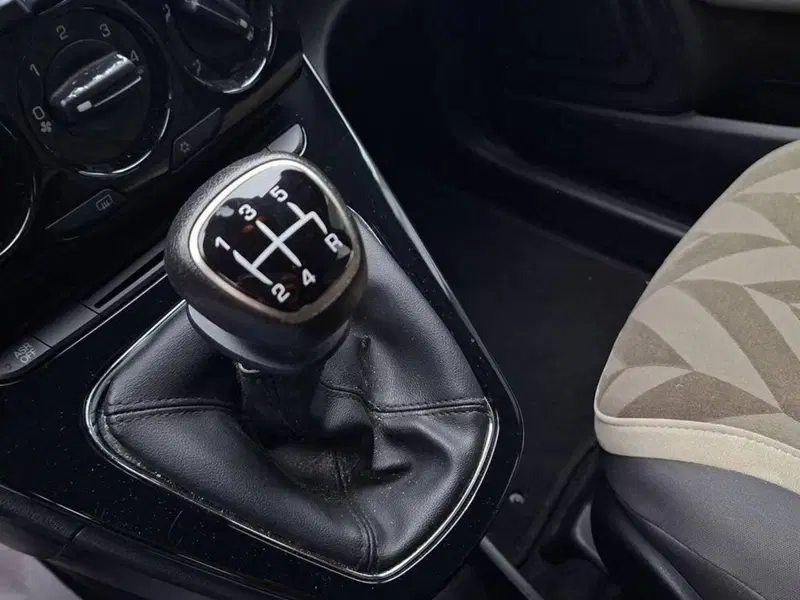 Lancia Ypsilon usata a Torino (10)