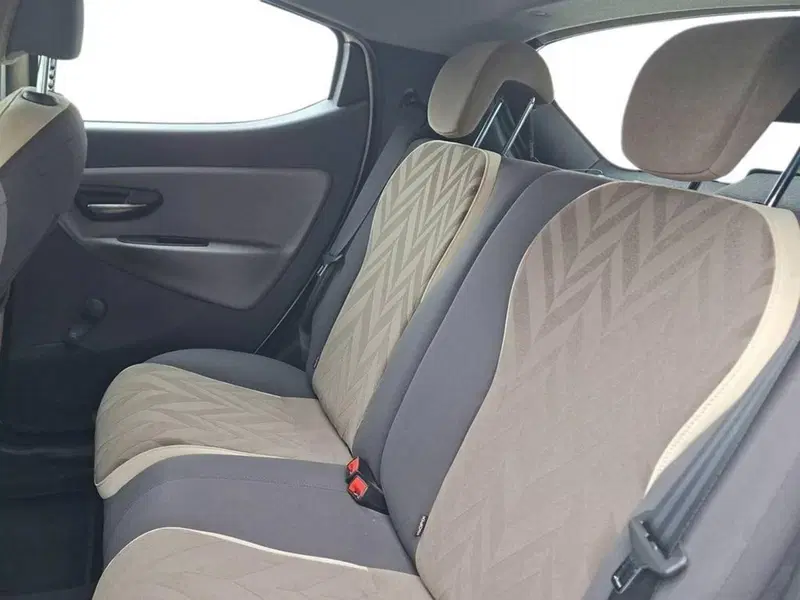 Lancia Ypsilon usata a Torino (13)