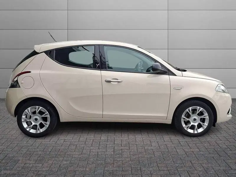 Lancia Ypsilon usata a Torino (5)