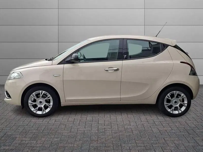 Lancia Ypsilon usata a Torino (6)