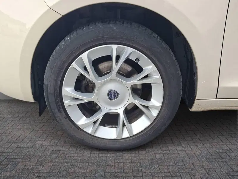 Lancia Ypsilon usata a Torino (7)
