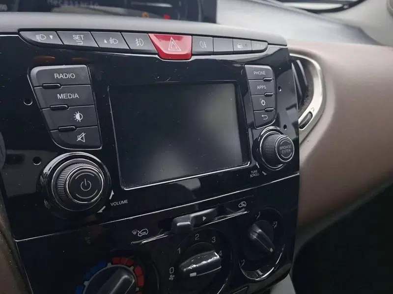 Lancia Ypsilon usata a Torino (9)