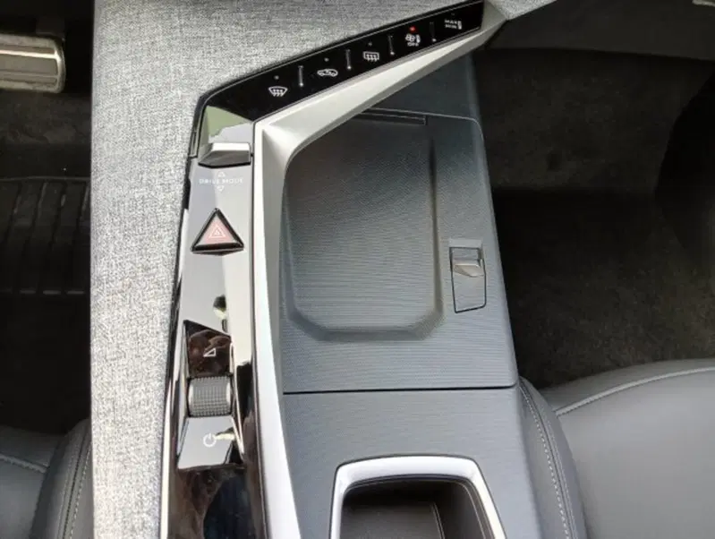 Peugeot 5008 nuova a Brescia (20)