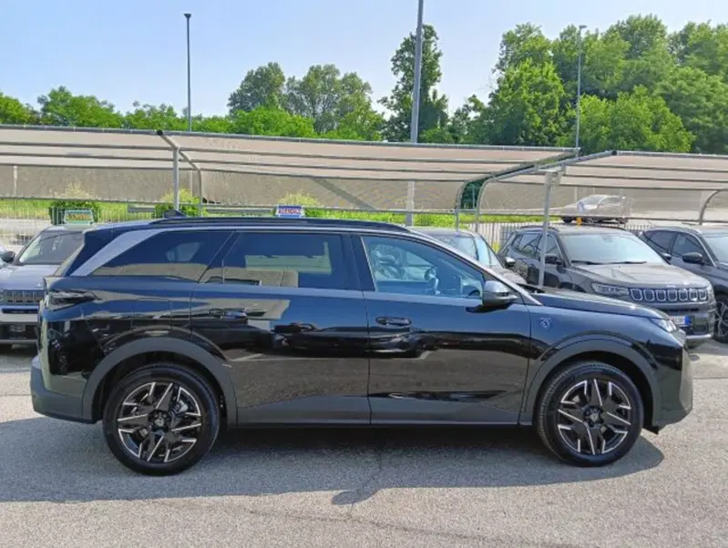 Peugeot 5008 nuova a Brescia (4)