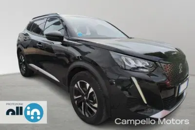 Peugeot 2008 1.2 turbo Allure 100cv del 2023 usata a Venezia