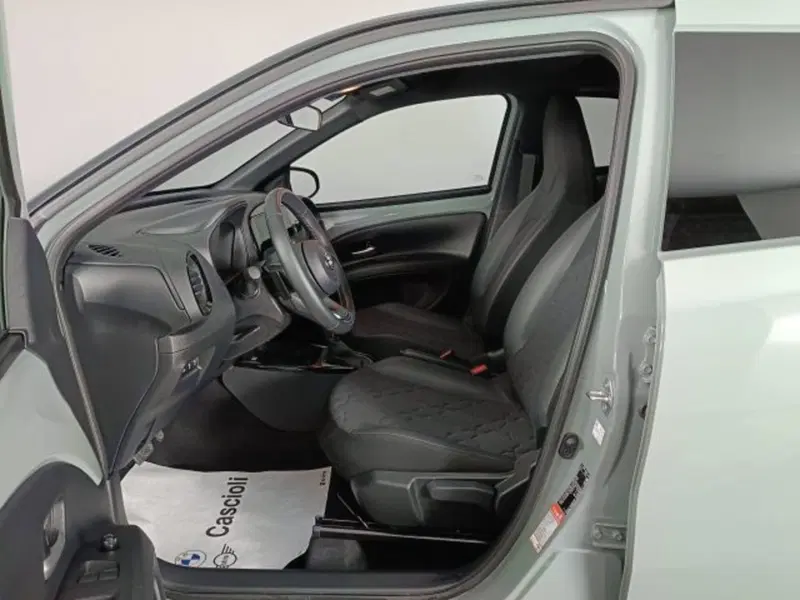 Toyota Aygo X usata a Teramo (8)