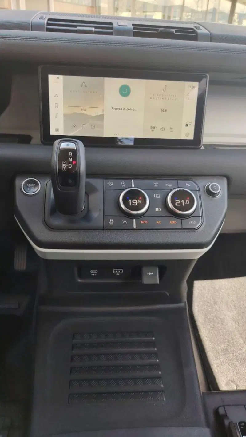 Land Rover Defender usata a Pisa (10)