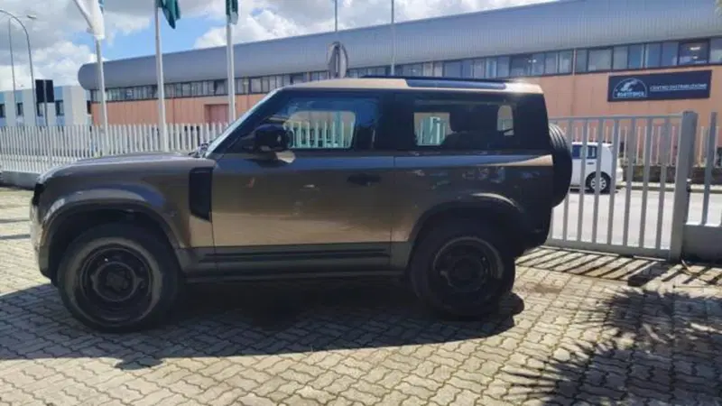 Land Rover Defender usata a Pisa (14)