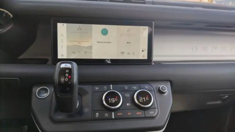 Land Rover Defender usata a Pisa (15)