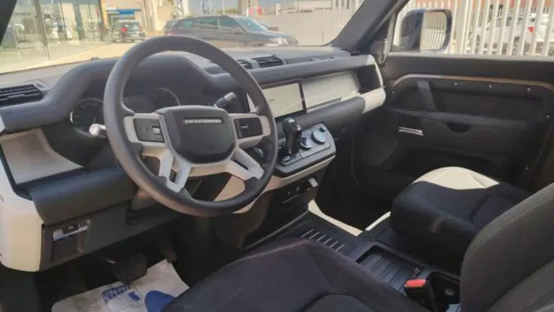 Land Rover Defender usata a Pisa (17)