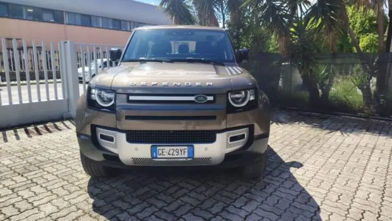 Land Rover Defender usata a Pisa (20)