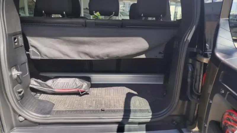 Land Rover Defender usata a Pisa (5)
