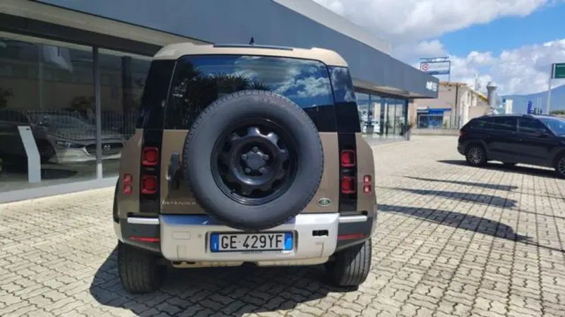 Land Rover Defender usata a Pisa (9)
