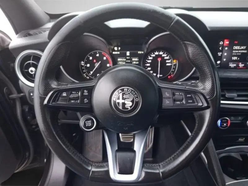 Alfa Romeo Stelvio usata a Frosinone (11)