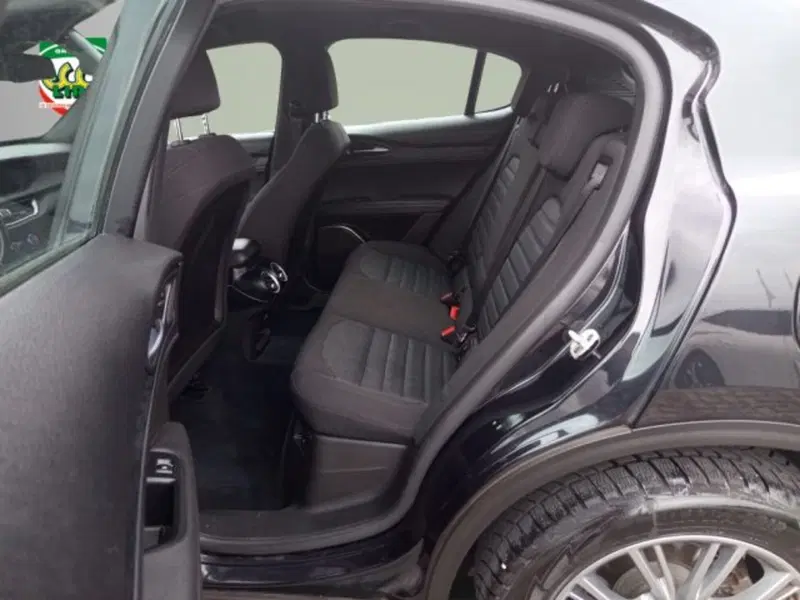 Alfa Romeo Stelvio usata a Frosinone (9)