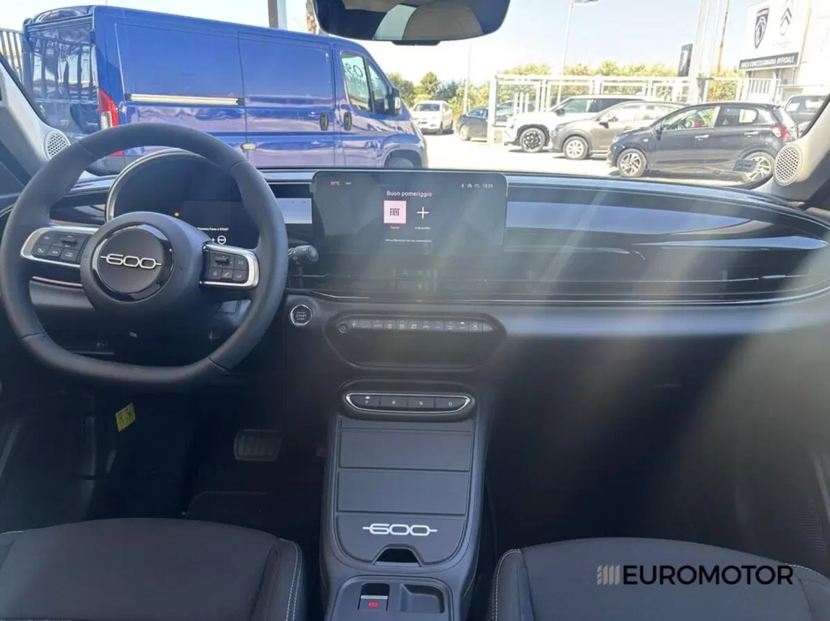 Fiat 600 nuova a Bari (13)