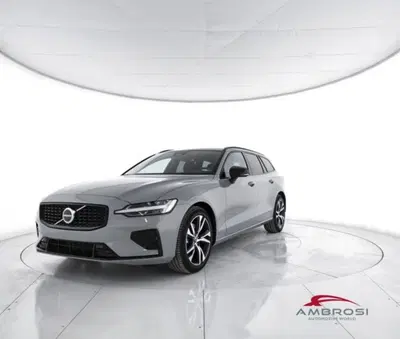 Volvo V60 B4 automatico Plus Dark nuova a Corciano