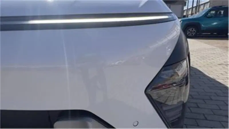 Hyundai Kona usata a Bari (5)