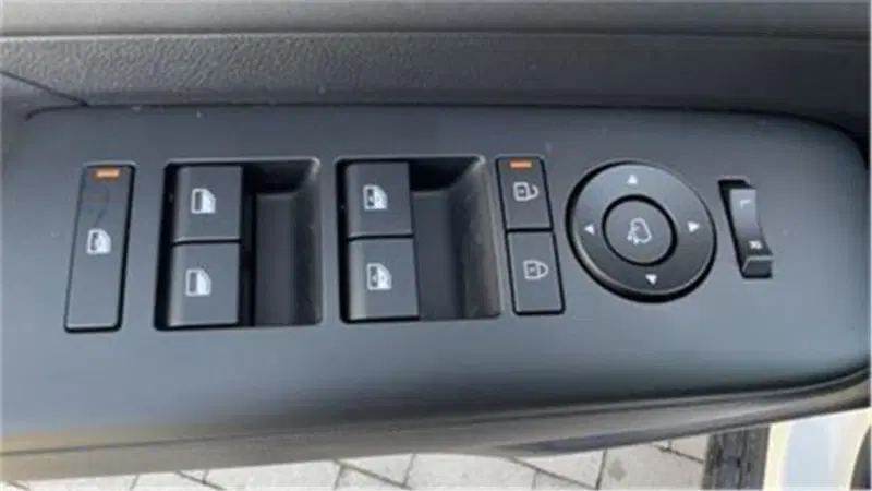 Hyundai Kona usata a Bari (8)