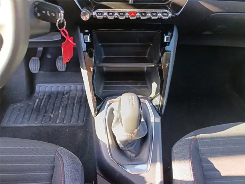Peugeot 208 usata a Bari (19)