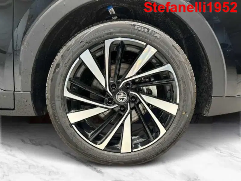 Mg ZS EV nuova a Bologna (8)