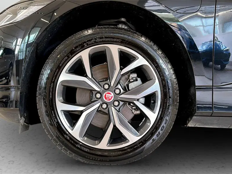 Jaguar I-Pace usata a Varese (9)