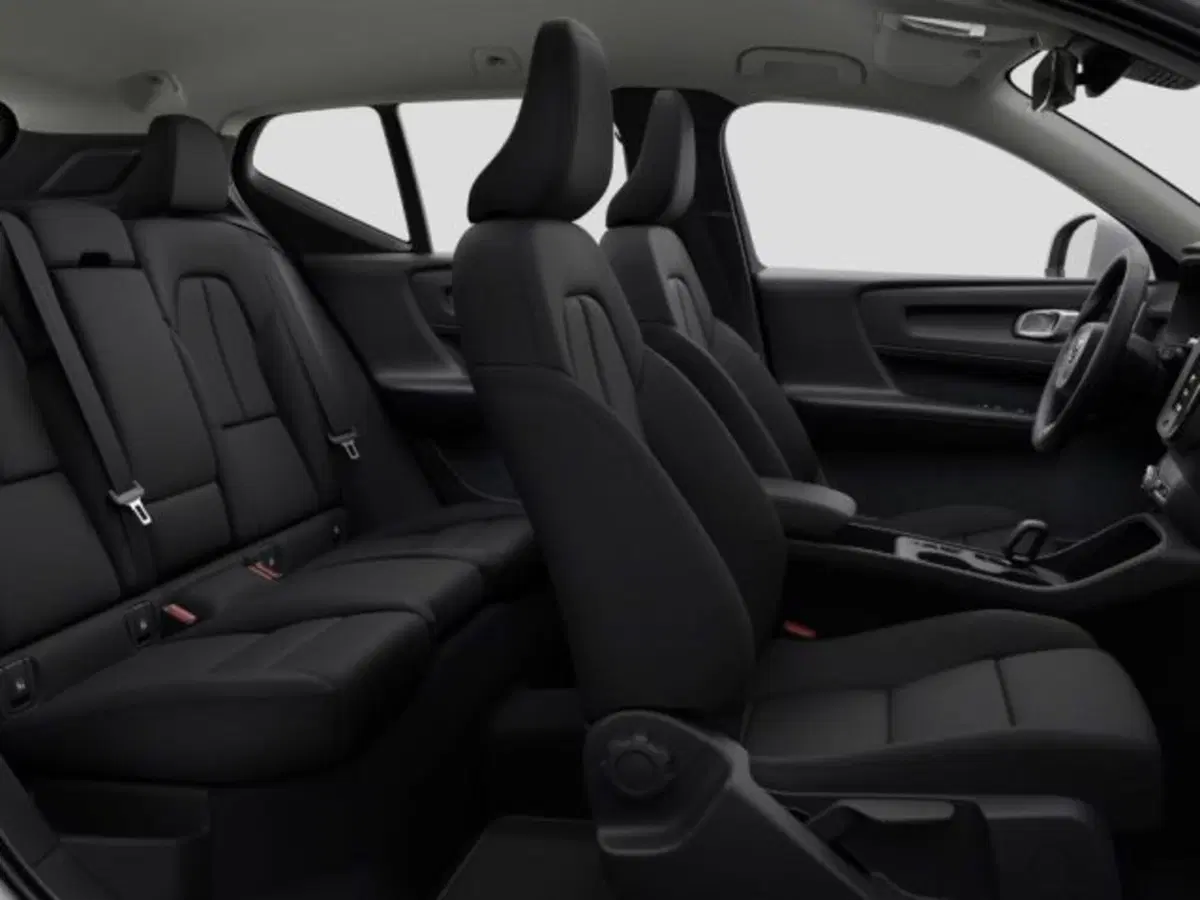 Volvo XC40 nuova a Udine (6)
