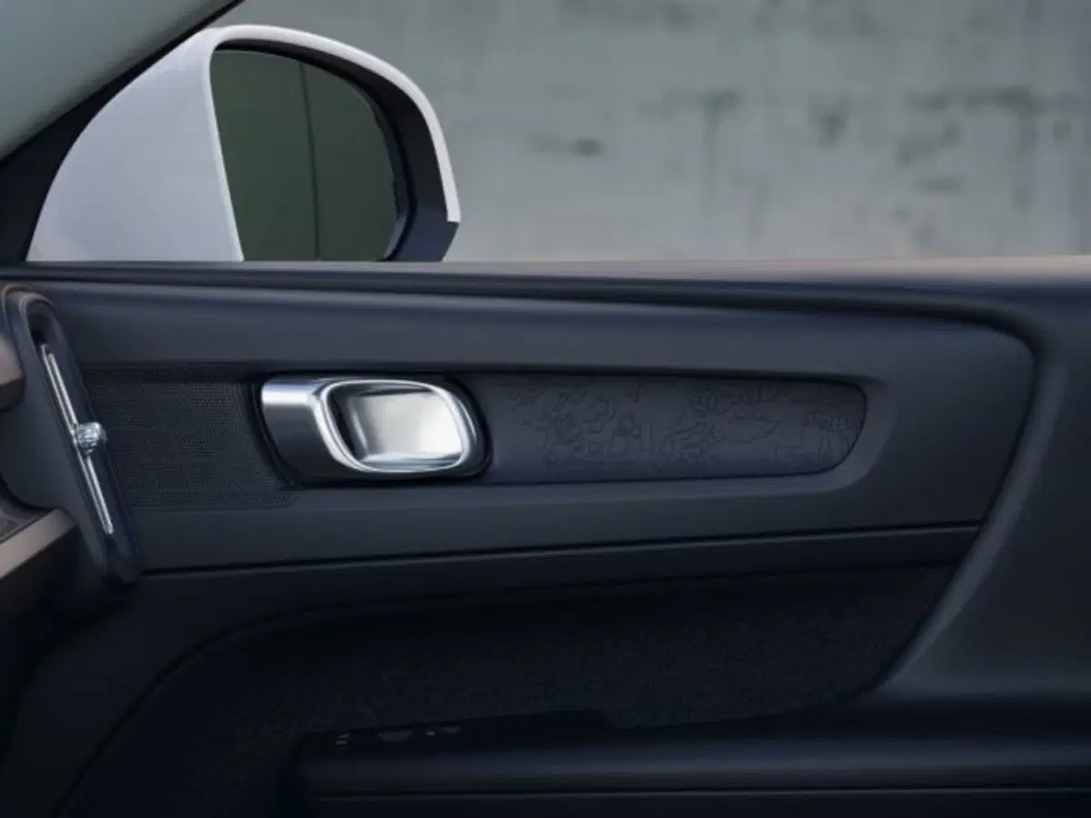 Volvo XC40 nuova a Udine (7)