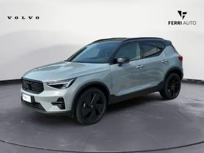Volvo XC40 2.0 b3 Ultra Black Edition auto nuova a Tavagnacco