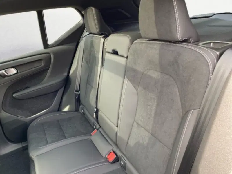 Volvo XC40 nuova a Udine (10)