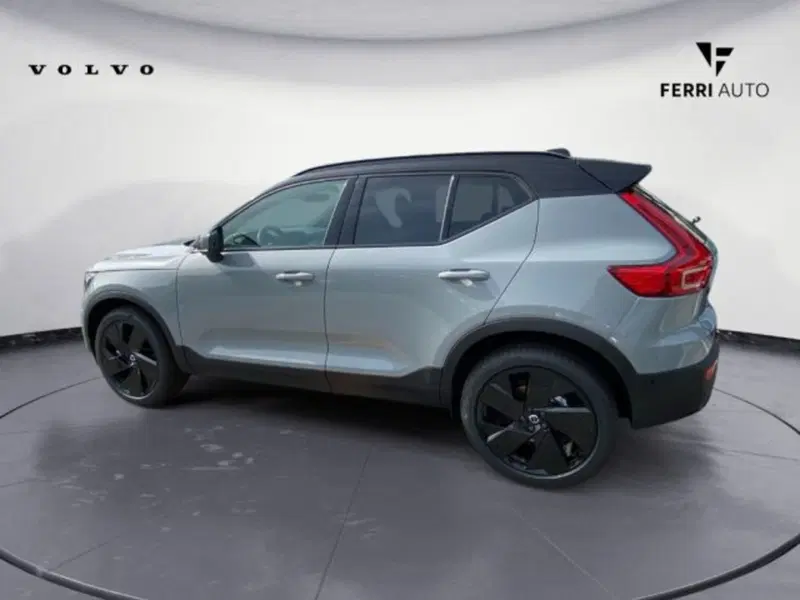 Volvo XC40 nuova a Udine (2)