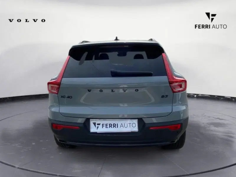 Volvo XC40 nuova a Udine (3)