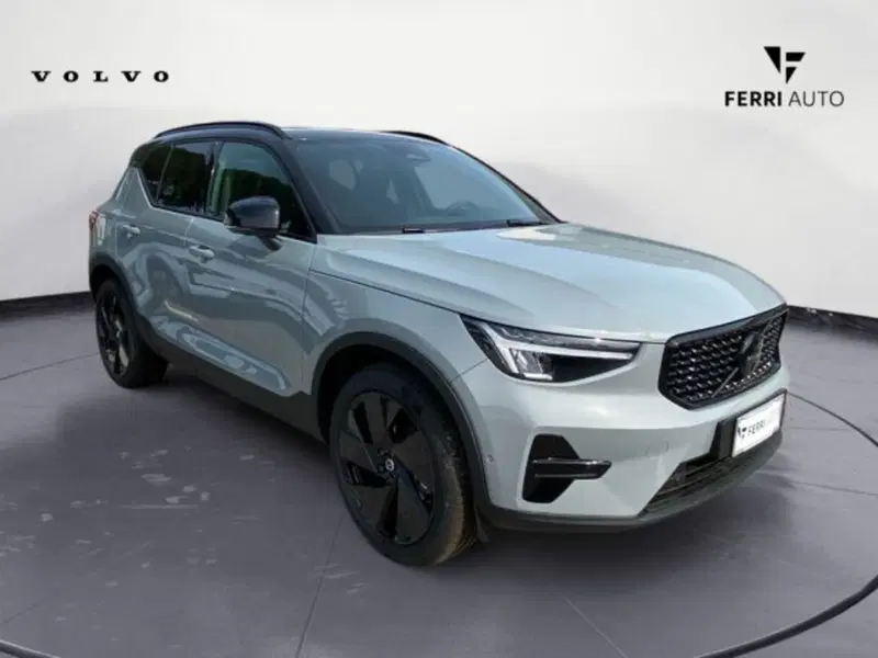 Volvo XC40 nuova a Udine (4)