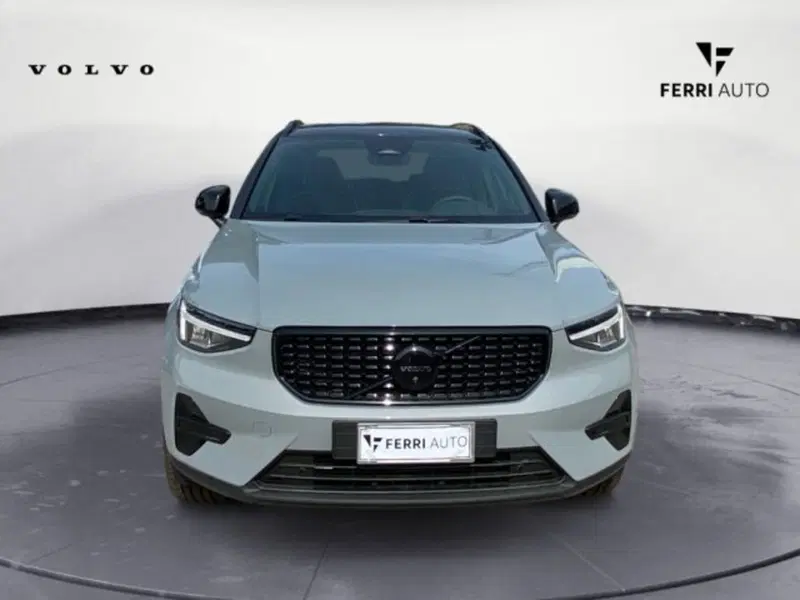 Volvo XC40 nuova a Udine (5)