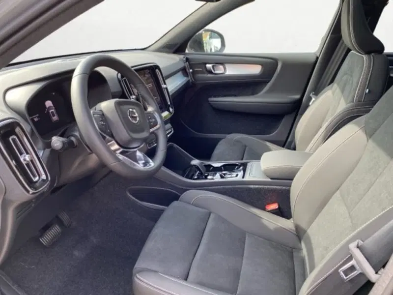 Volvo XC40 nuova a Udine (6)