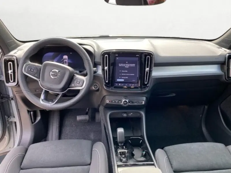 Volvo XC40 nuova a Udine (7)