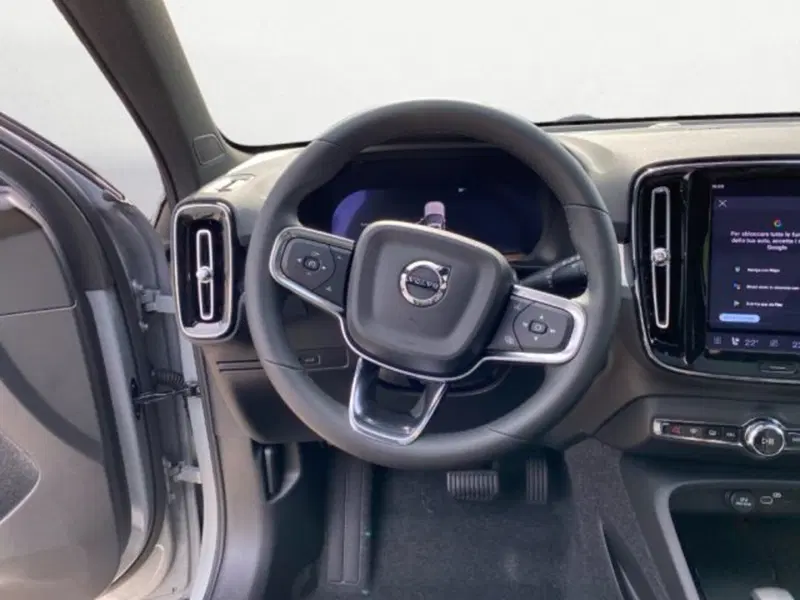 Volvo XC40 nuova a Udine (9)