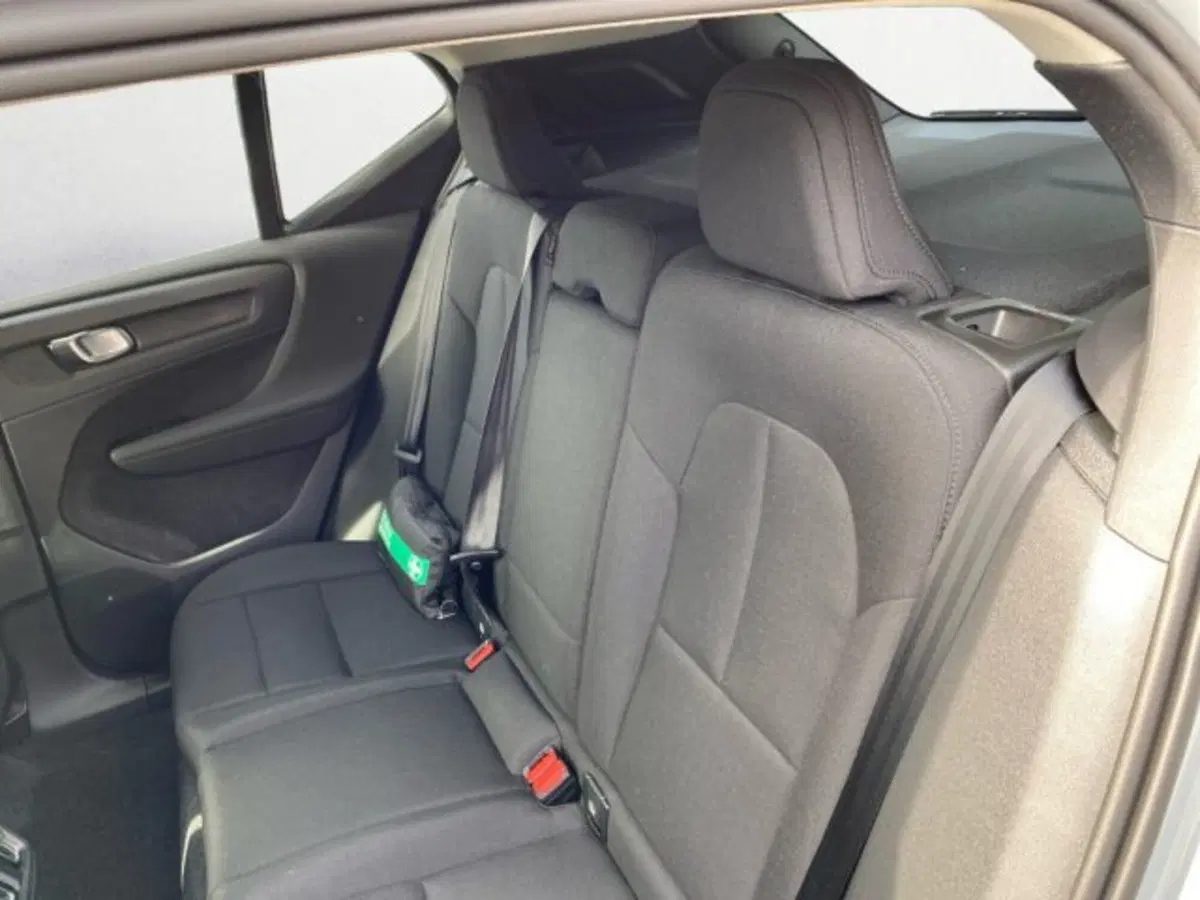 Volvo XC40 nuova a Udine (10)