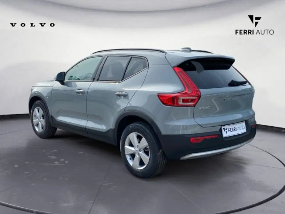 Volvo XC40 nuova a Udine (2)
