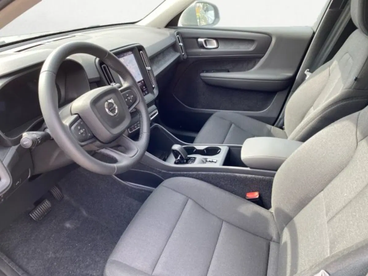 Volvo XC40 nuova a Udine (6)