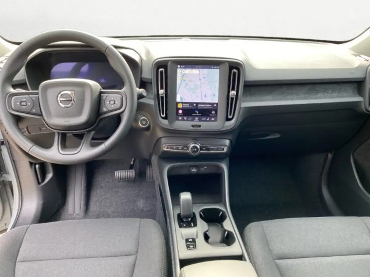 Volvo XC40 nuova a Udine (7)