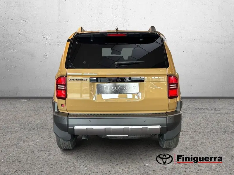 Toyota Land Cruiser nuova a Lecco (3)